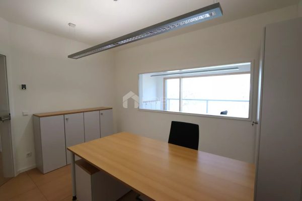 Bureau en location à Eselborn