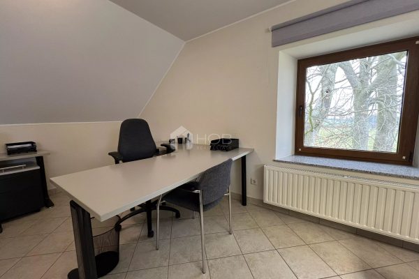 Büro zu vermieten in Weiswampach